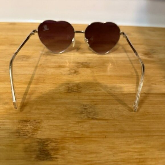 Retro Heart-Shaped Wire (Silver / Chrome) Frame Sunglasses - Picture 11 of 16